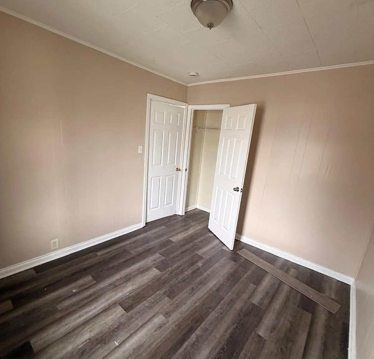 9628 S Ewing Ave — Photo 2