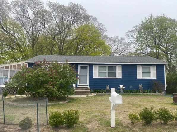 18 Preston Dr, Warwick, RI 02886