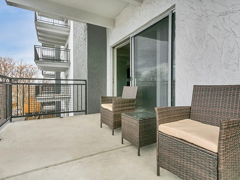 1311 Cook — Photo 24