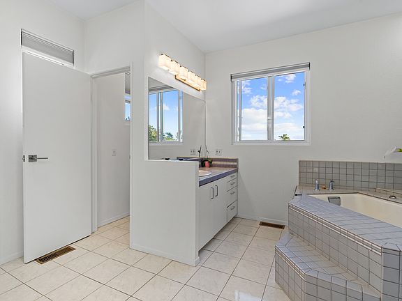 4th image of 5126 Park Rim Dr