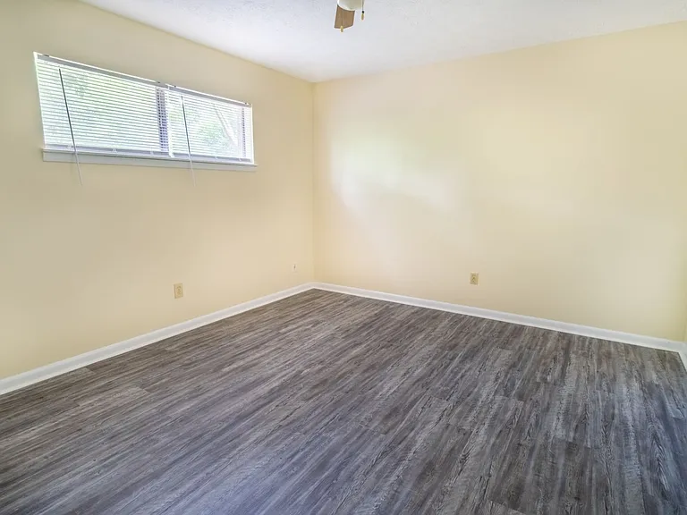410 Church Ave NE — Photo 19