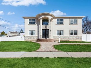 164 4th St, Hicksville, NY 11801