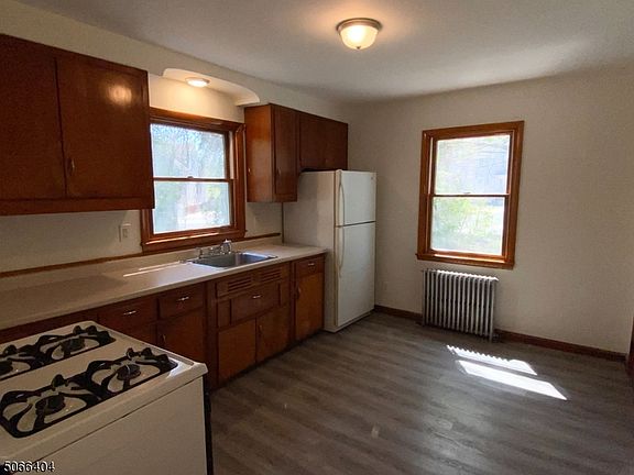 2nd image of 218 S 8th Ave