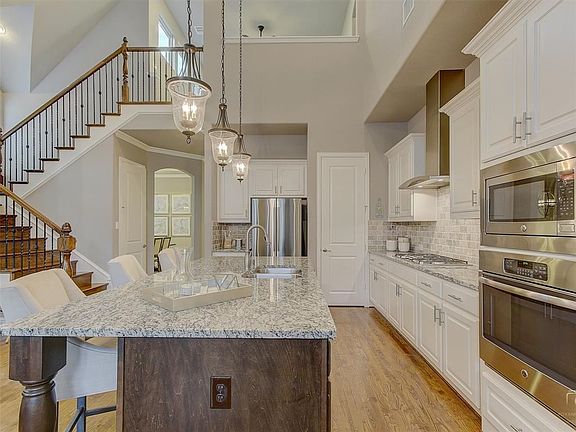3rd image of 8840 Laurel Ln