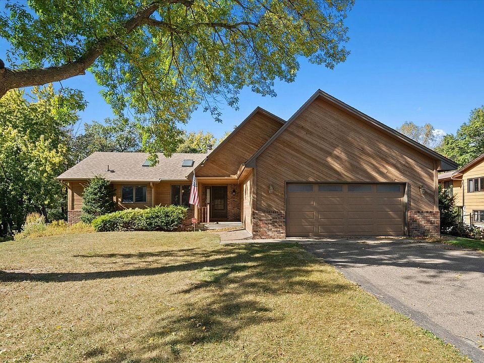 1st image of 220 Woodridge Dr