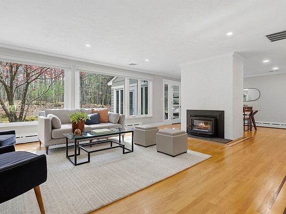 3rd image of 31 Huckleberry Hill Rd