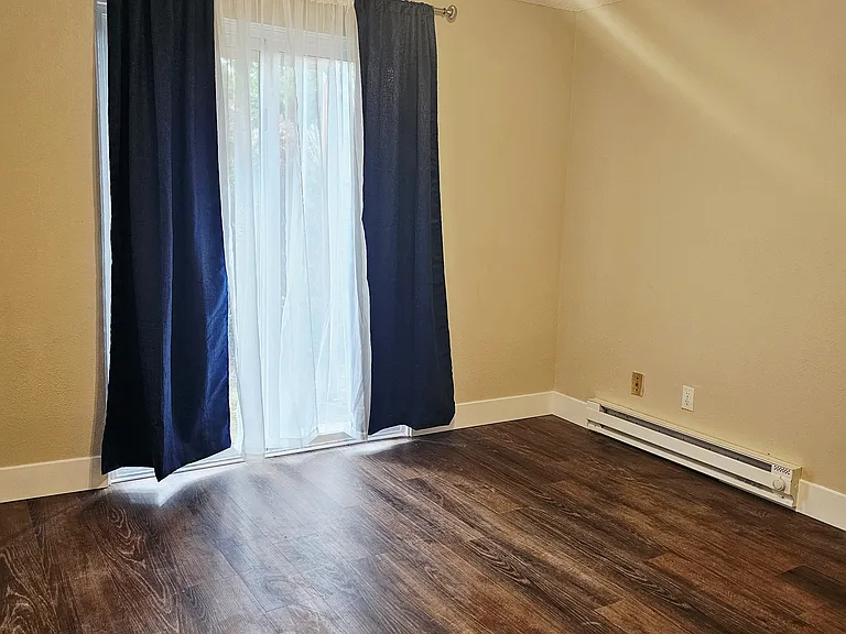 1561 N Manzanita St — Photo 9