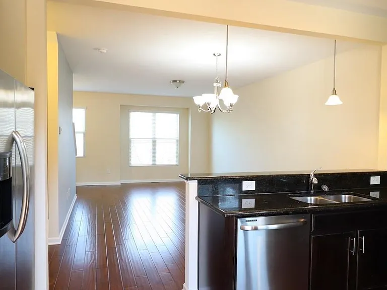 1517 Crafton Way — Photo 8