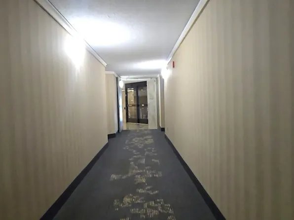 133 Harmon Cove Tower image 32 of 40