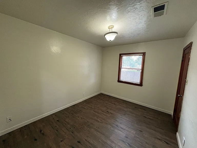 309 W Noble Ave — Photo 18