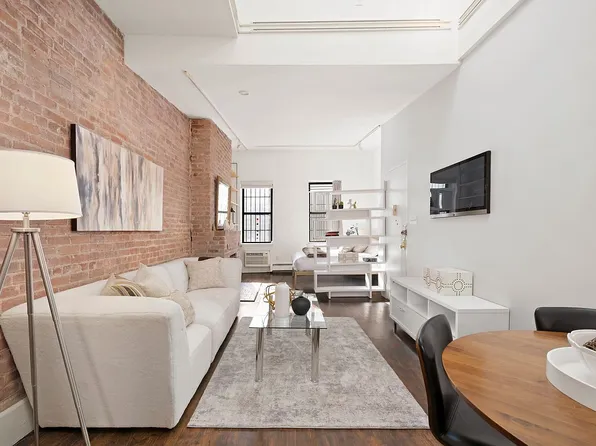 351 W 53rd St APT 4E, New York, NY 10019