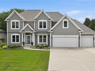 6190 N Nevada Ave, Parkville, MO 64152