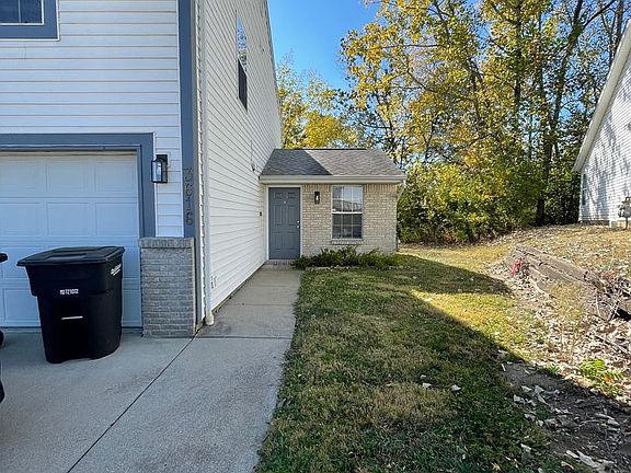 2nd image of 3616-3618 Thornhill Cir E