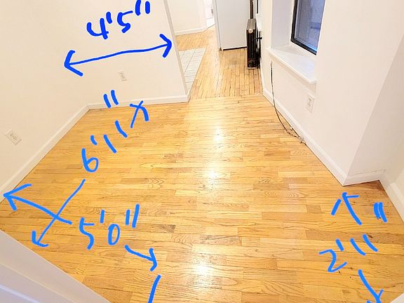 3rd image of 454 W 36th St APT 3RE