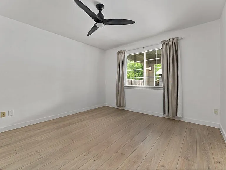 1409 Lantern Light Dr — Photo 9