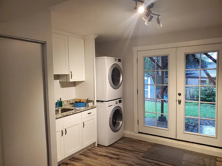Entrance and laundry