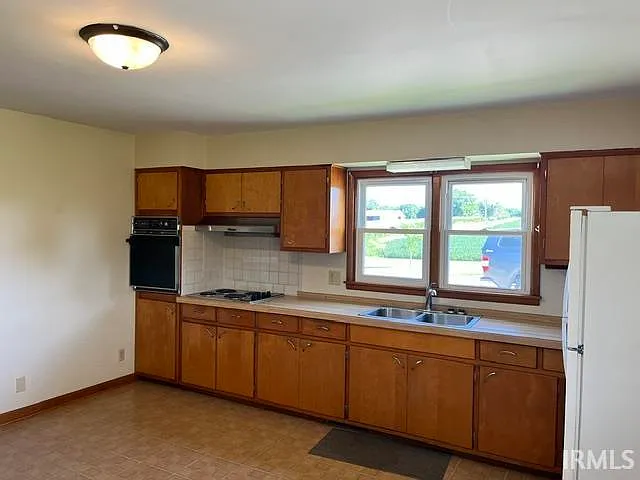 3 bed, 1.0 bath, 1184 sqft, $1,350 — Photo 2