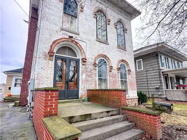 42 Lake St, Le Roy, NY 14482