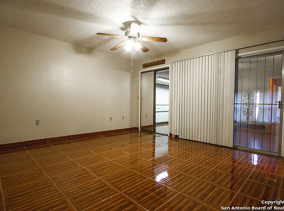 3rd image of 12427 La Albada Dr