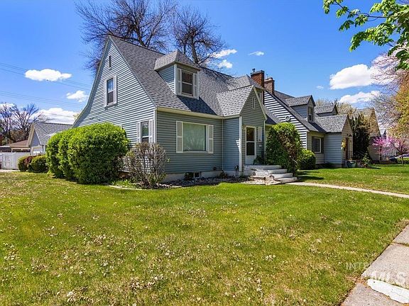 3rd image of 303 8th Ave N