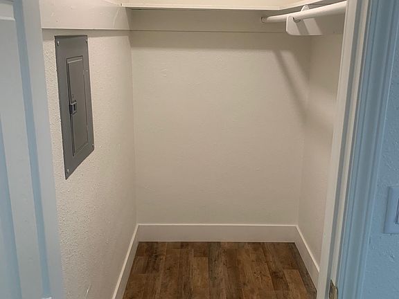 3rd image of 1819 Merkley Ave