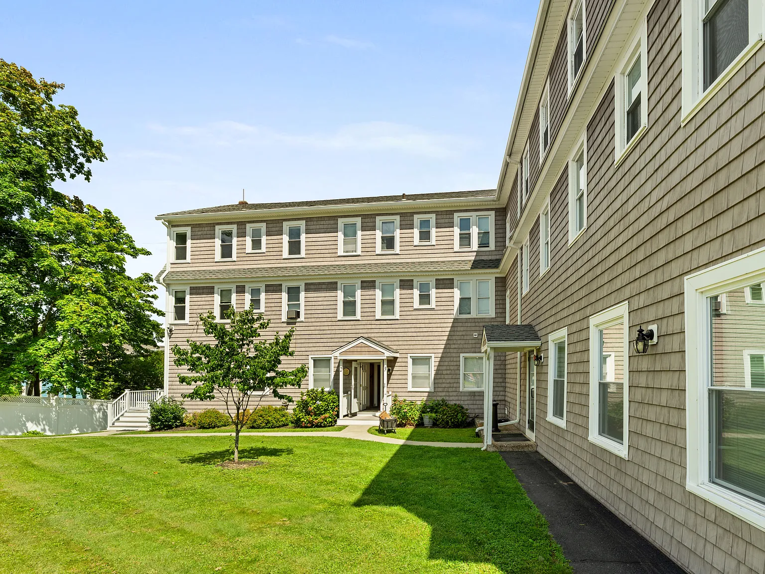 41 East High St — Photo 1
