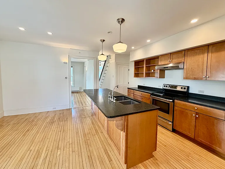 200 Main St #202 — Photo 3
