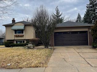 44697 Rivergate Dr, Clinton Township, MI 48038