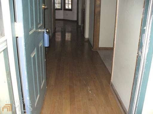 3rd image of 2000 Oak Village Ln