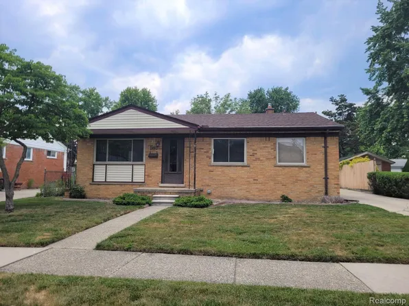 1050 W Stephen Ave, Clawson, MI 48017
