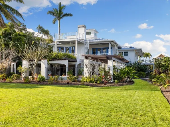 3569 San Carlos Dr, Saint James City, FL 33956