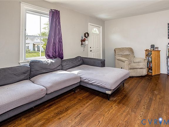 2nd image of 2813 Pickett St