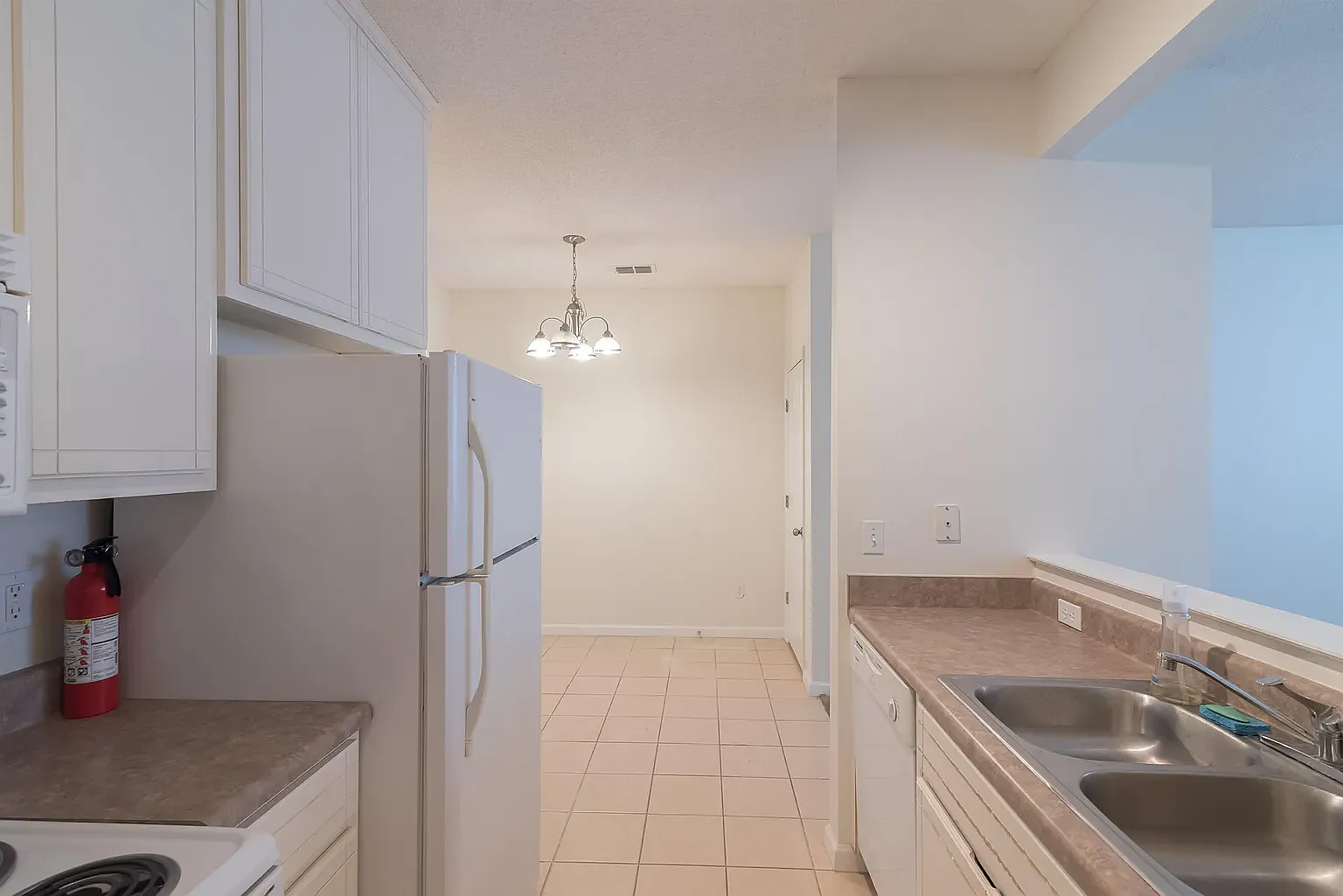 3 bed, 3.0 bath, 1332 sqft, $1,650 — Photo 3