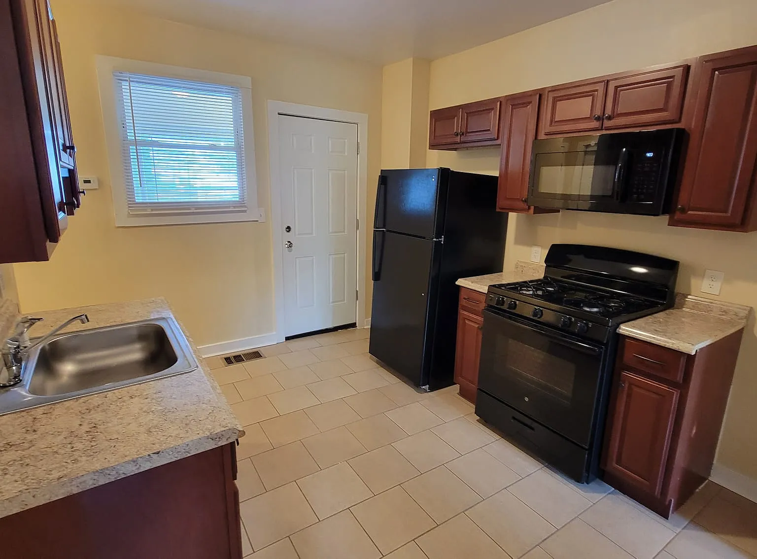 1 bed, $1,325 — Photo 4