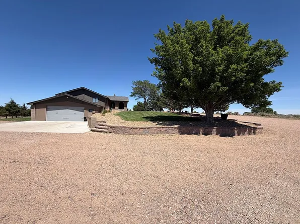 915 S Yucca Path, Garden City, KS 67846