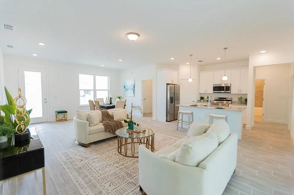 4 bed, 1660 sqft, $2,000 — Photo 1