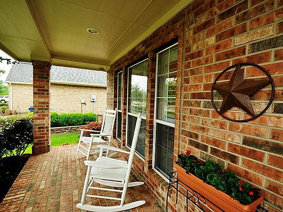 2nd image of 319 Autumn Creek Ln