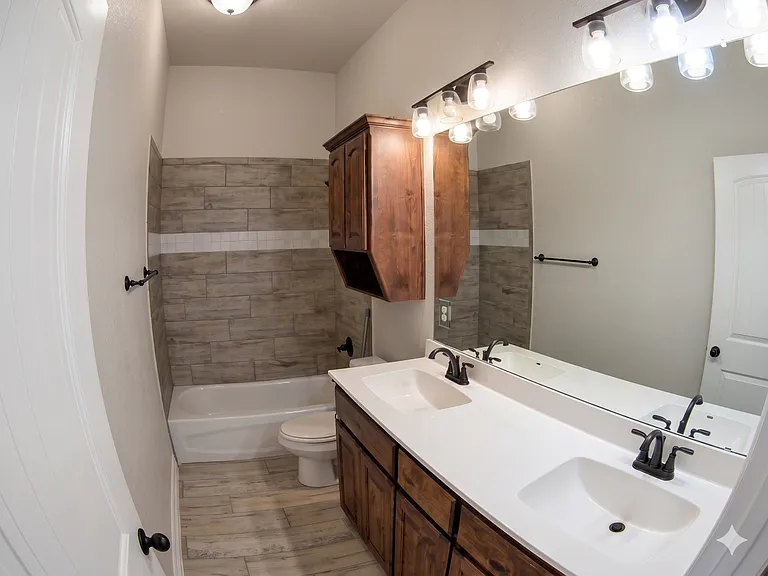 2121 Mercer St — Photo 10