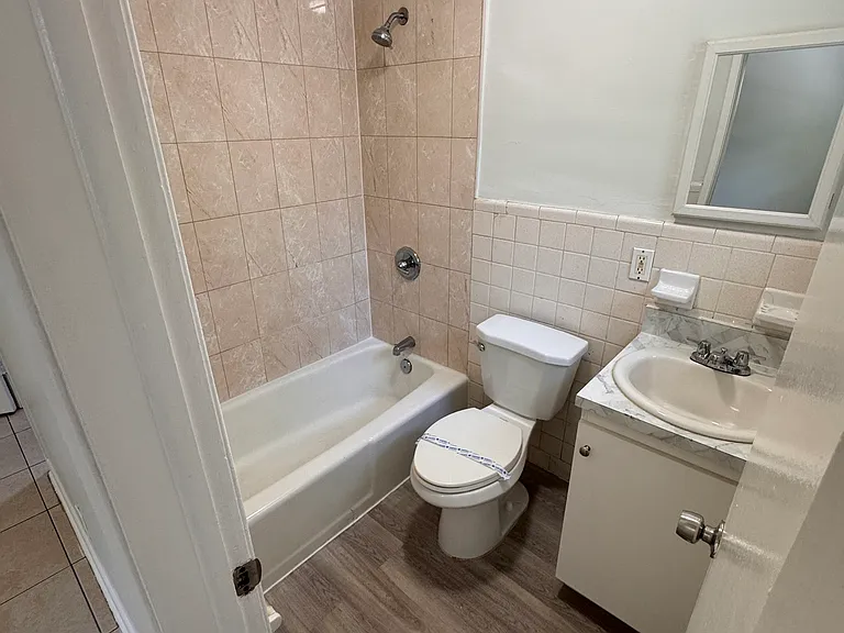 1115 SW 15th Ter #2 — Photo 4