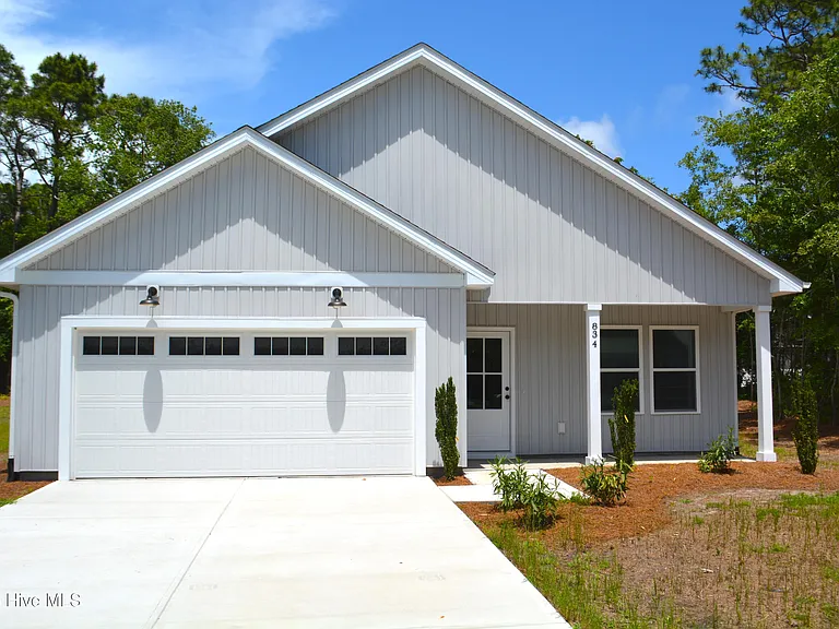 834 Greenwood Ct — Photo 1