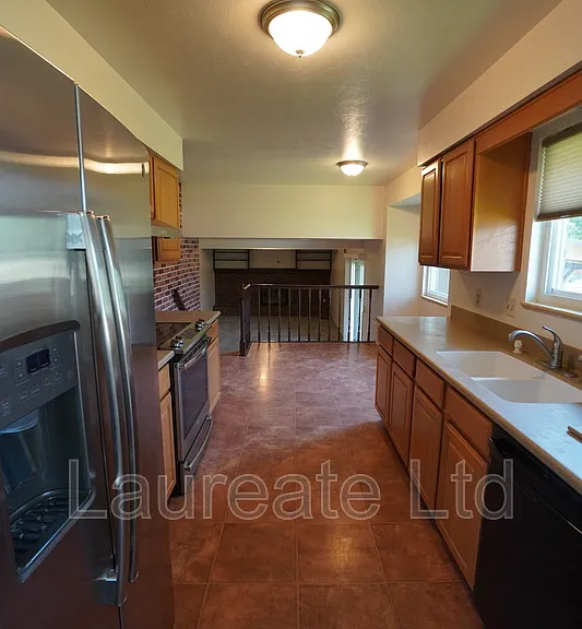 1472 W Geddes Ave — Photo 5