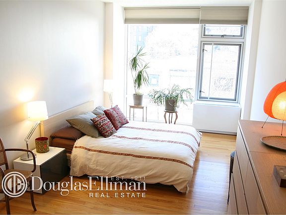 4th image of 475 Sterling Pl APT 2I
