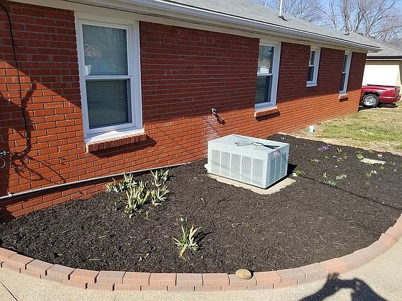 3rd image of 165 Sunnyside Dr