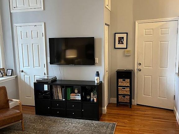 5th image of 1551 N Wells St APT 2R