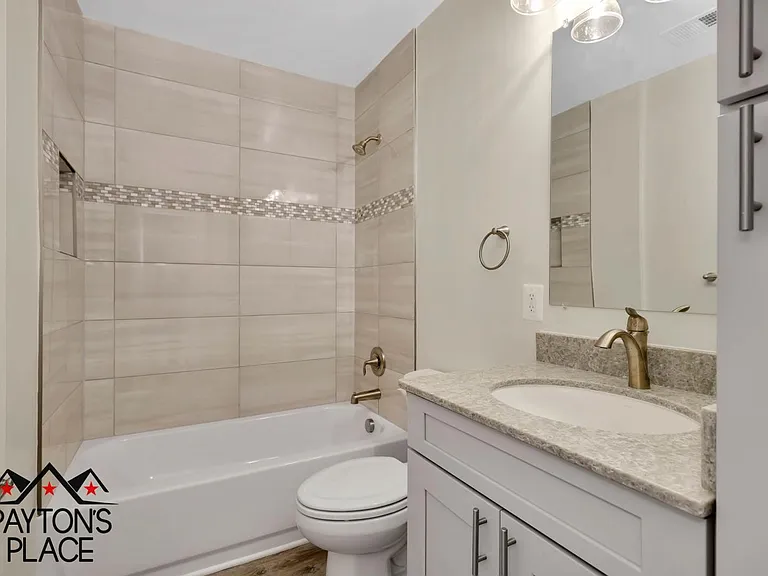 332 19th St NE — Photo 4