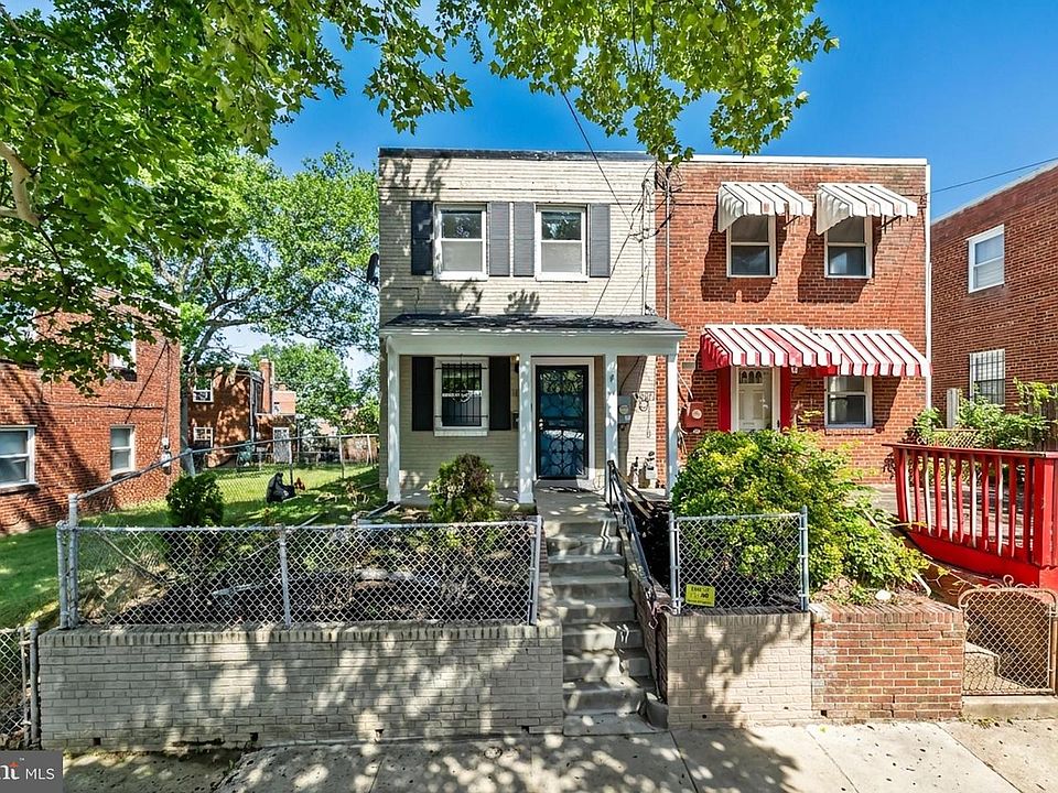 1st image of 108 Kenilworth Ave NE