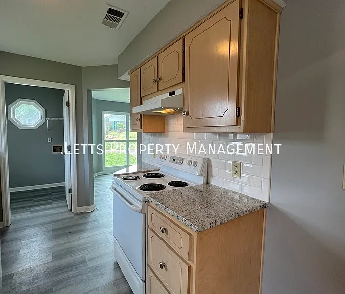 788 Crestline Dr — Photo 5