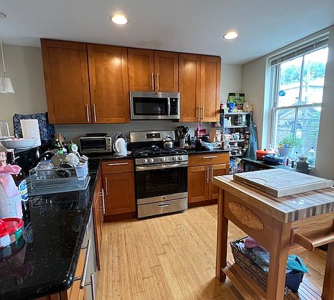 2nd image of 563 N 20th St #B