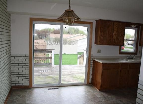 5th image of 217 Oak Park Dr NE