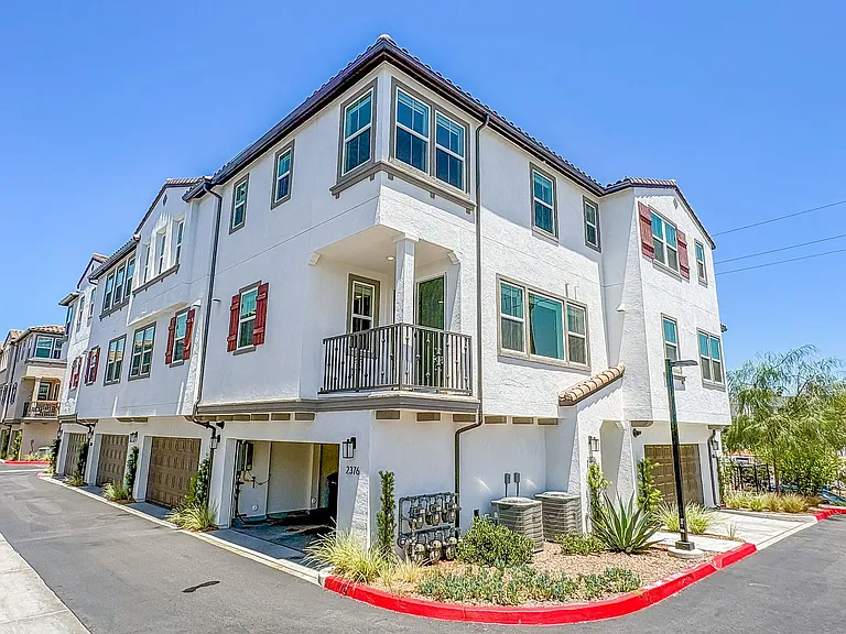 2376 Veil Gln — Photo 1